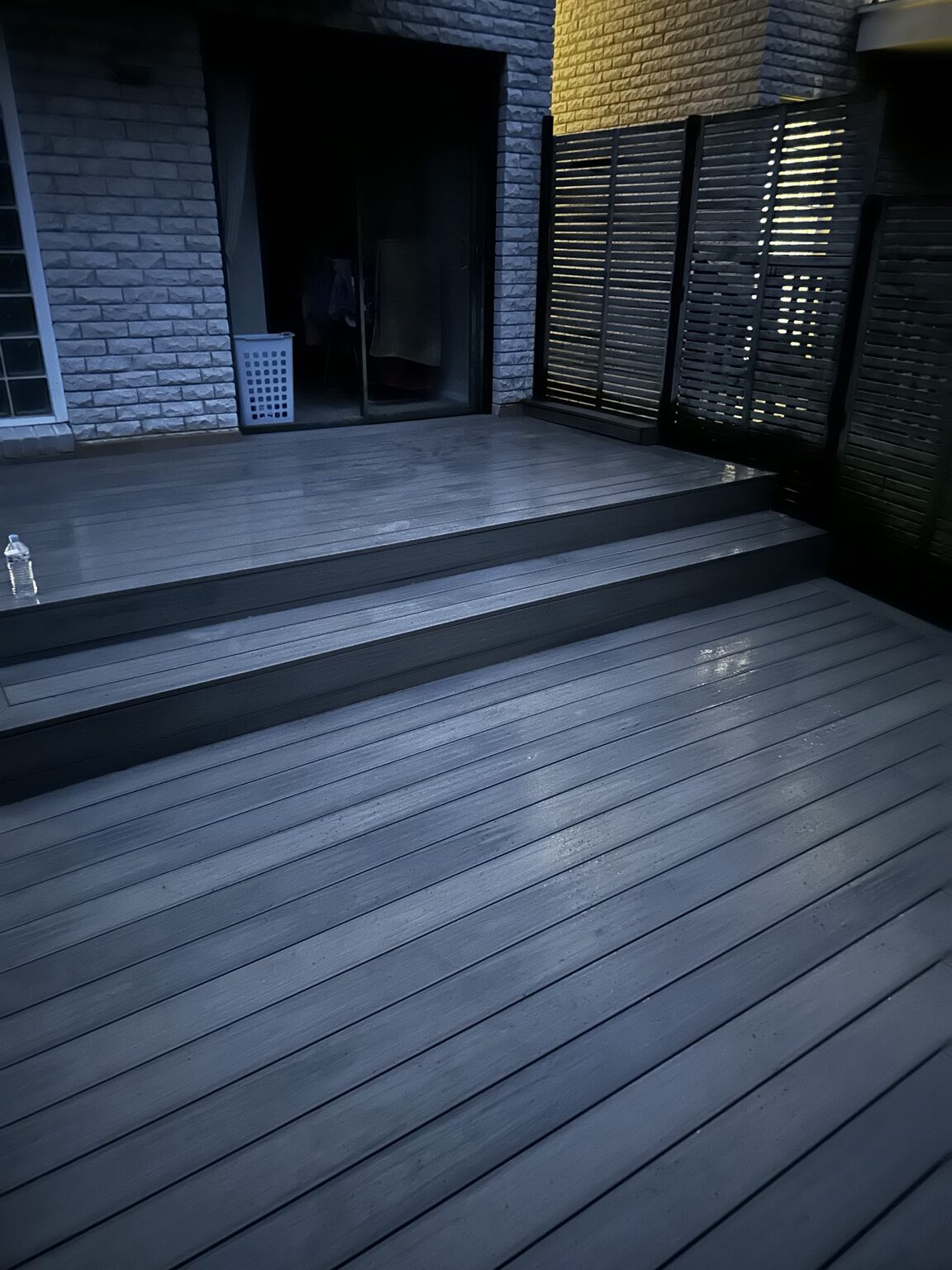 Completed outdoor deck with steps and privacy screens